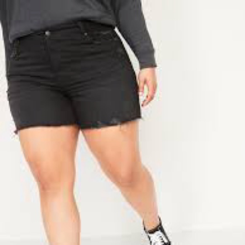 Old navy High-Waisted Secret-Smooth Pockets Plus-Size Cut-Off Black Jean Shorts